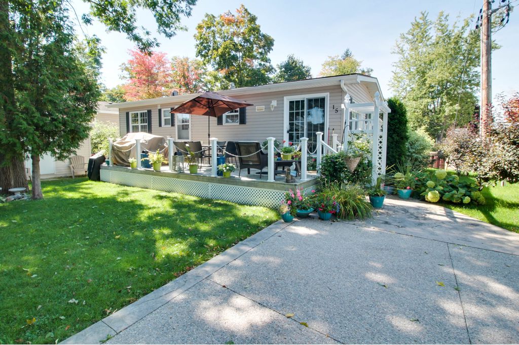 15 Pine Lane, Mini Lakes • Mini Lakes